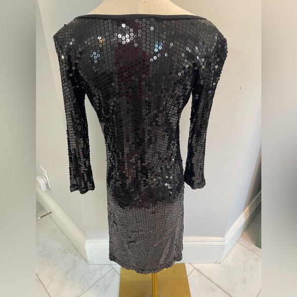 Velvet Women’s Black Sequin Deep V Neck Mini Dress half sleeve - Picture 3 of 10